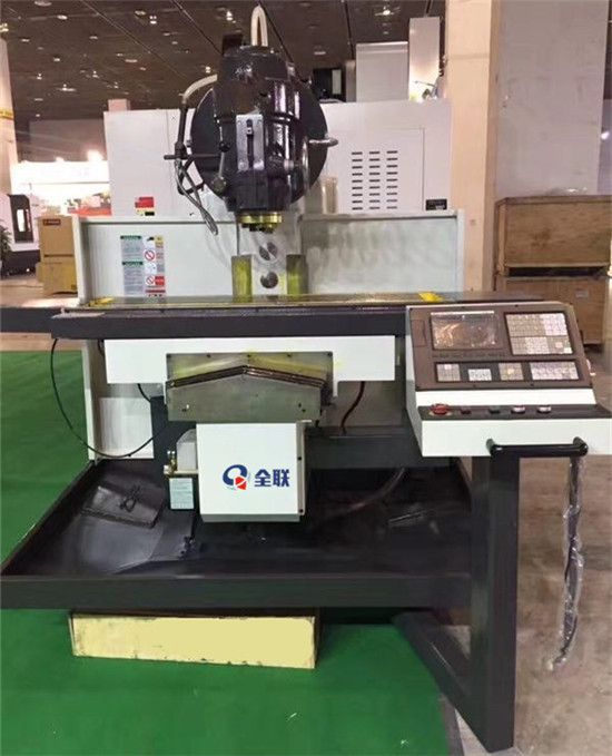 XK6140數(shu)控卧式(shì)銑床