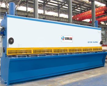 剪闆機在(zài)金屬闆材加(jia)工應用當中(zhōng)的重要性