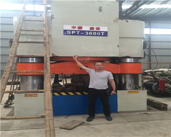 四(sì)柱液壓(ya)機維修(xiu)改造